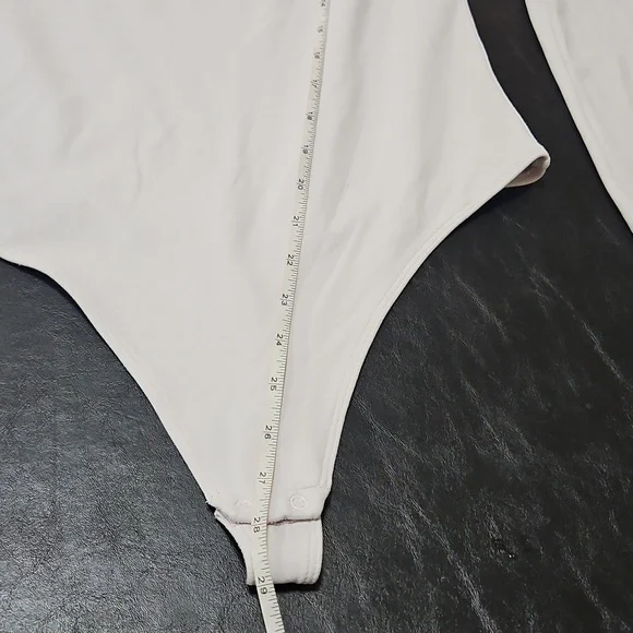 Babaton Aritzia Womens Off White Contour Bodysuit Size L Preppy Everyday Basics - Picture 8 of 10